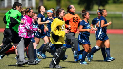 Morgan Turner ’20 (#82) on the field with her teammates. Image courtesy of Mount Holyoke College Athletics