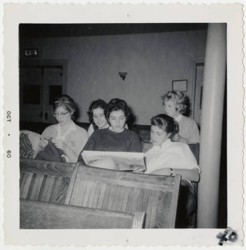 Members of the Class of 1962. For more information visit: http://mtholyoke.cdmhost.com/cdm/ref/collection/p1030coll8/id/10665