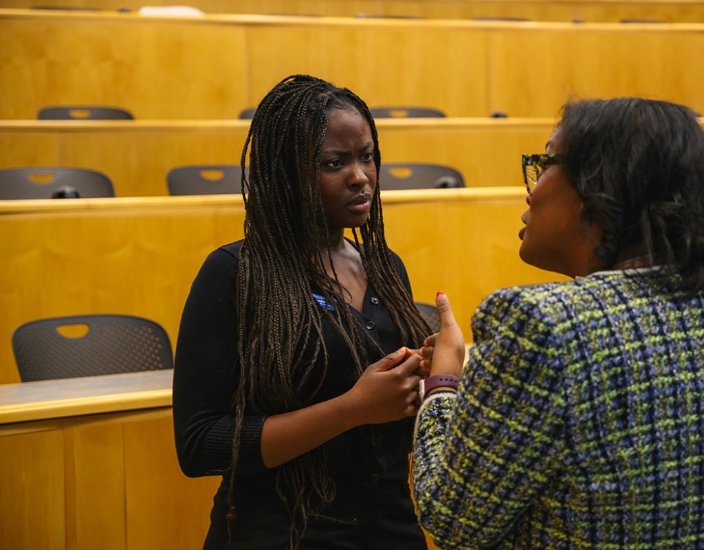 Student talks with an alum presenter during the Sophomore Institute.