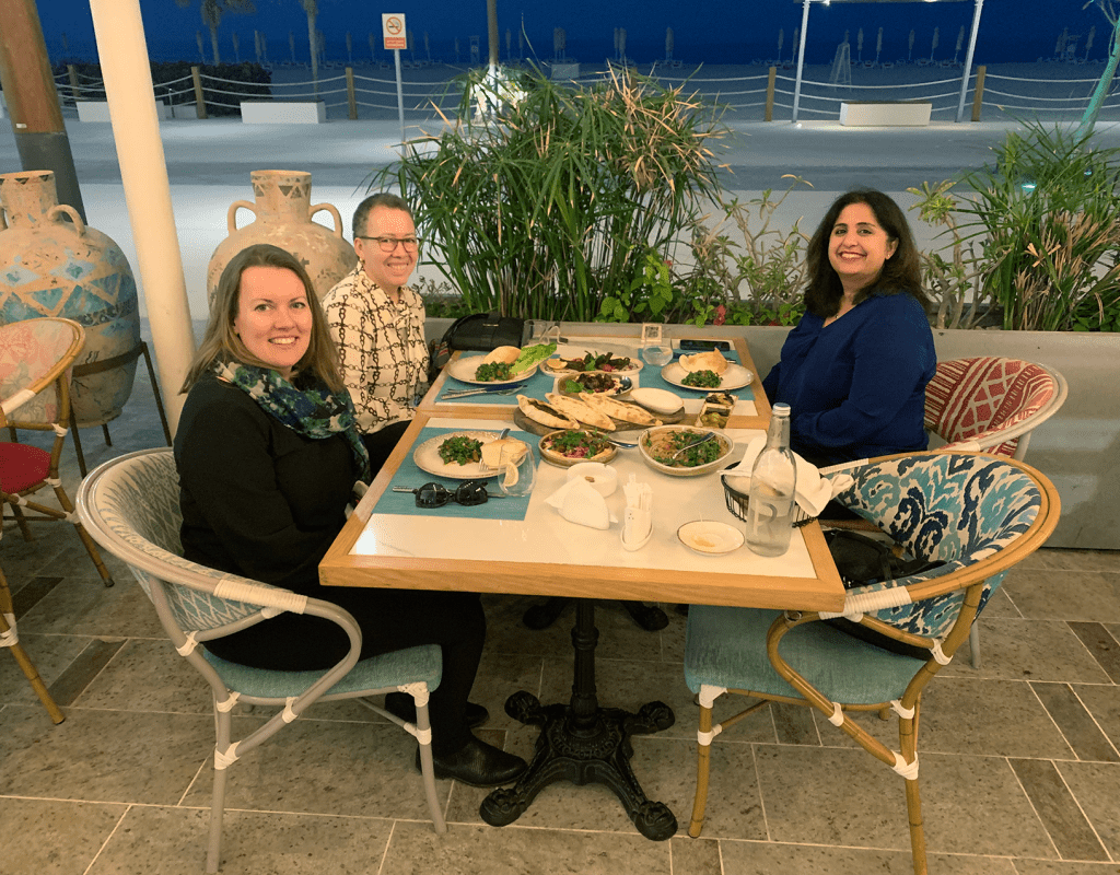 Interim President Tatum and Trisha Tanner ’00 have dinner with Izmeen Adeel Bajwa ‘99 in Abu Dhabi