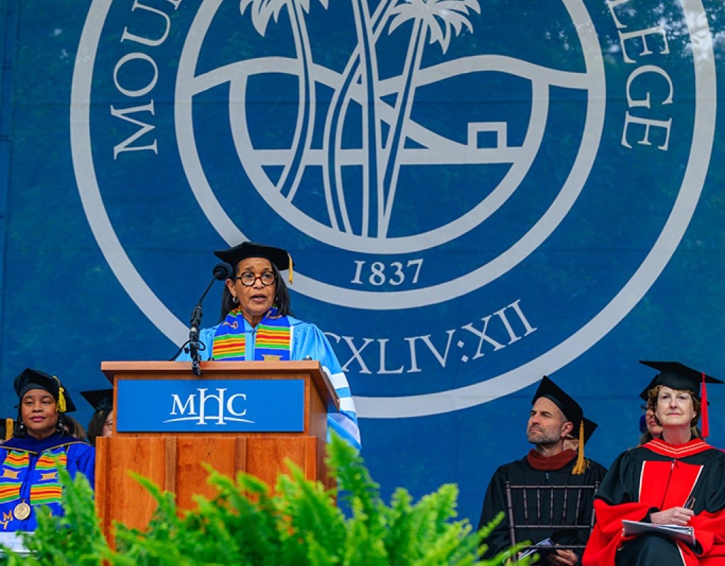 Rhynette Hurd ’71 giving a speech during Commencement at Mount Holyoke College