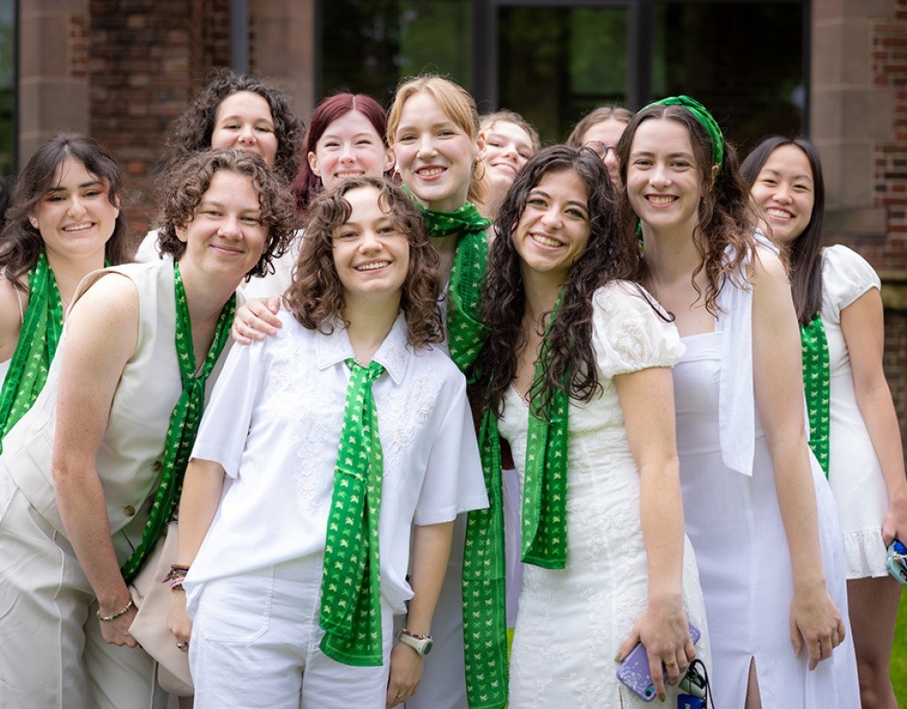 Class of 2025 students pose before the Laurel Parade