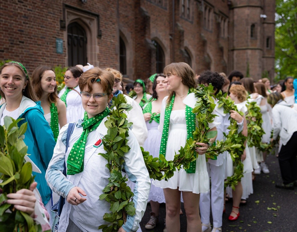 Class of 2025 lined up with the laurel at the Laurel Parade