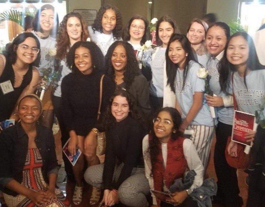 Posse scholars pose together with Kijua Sanders-McMurtry