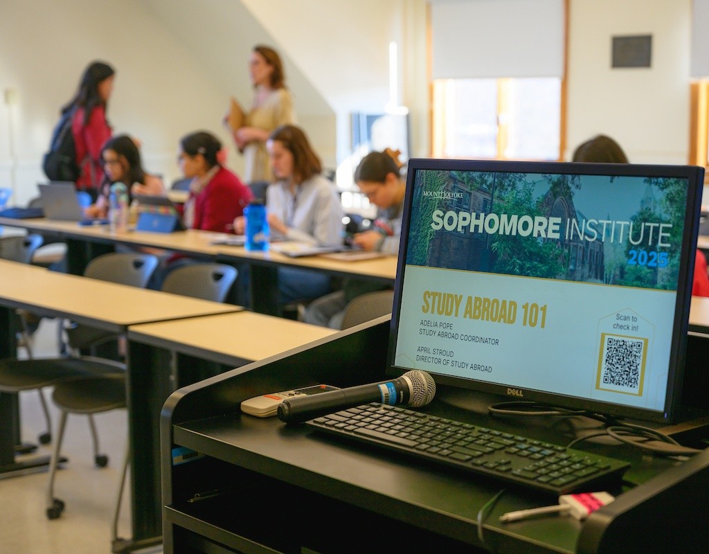 Students at the Sophomore Institute at Mount Holyoke College