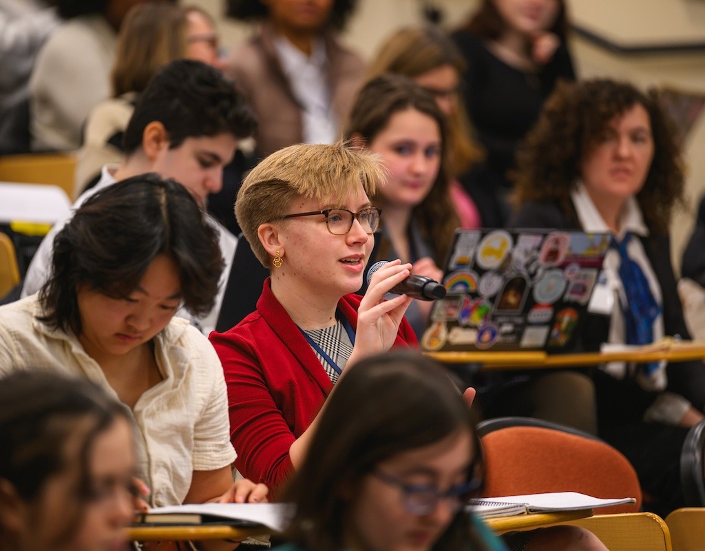 Student asking a question at the Sophomore Institute at Mount Holyoke College
