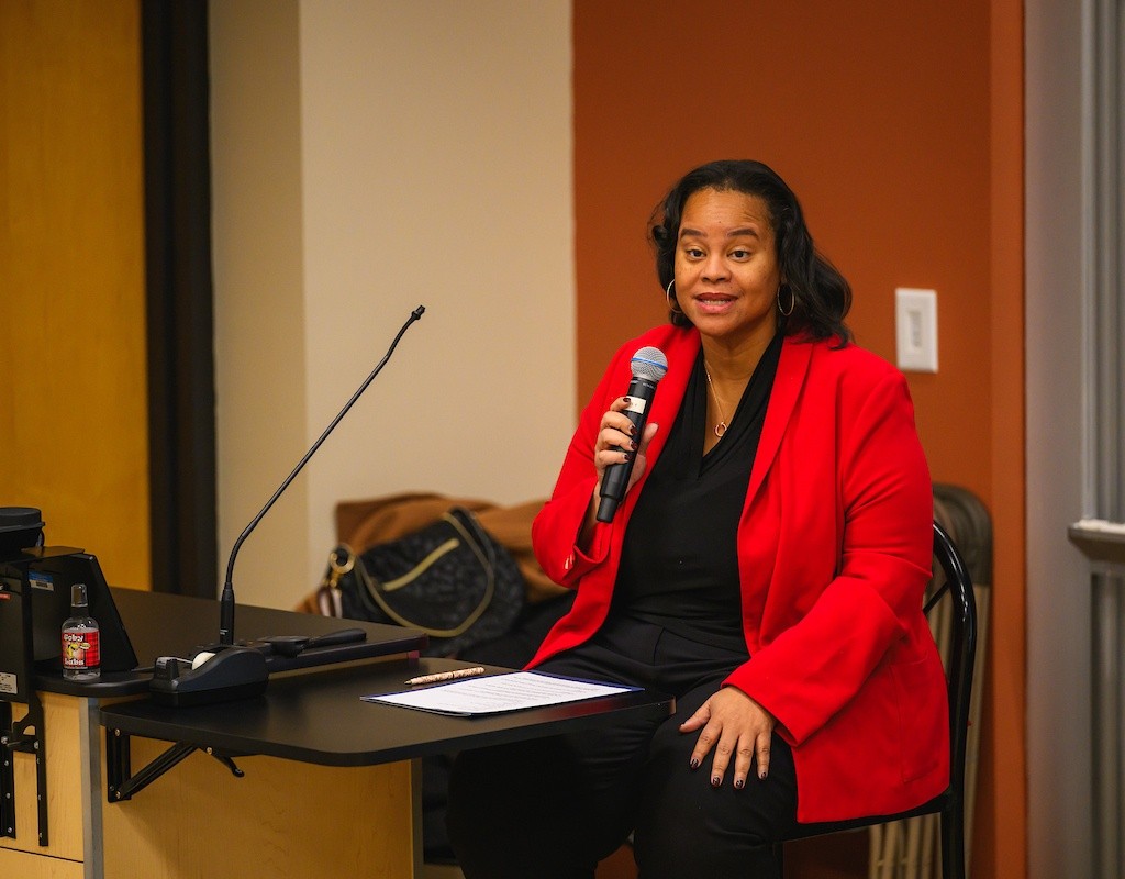 President Holley speaking at the Sophomore Institute at Mount Holyoke College