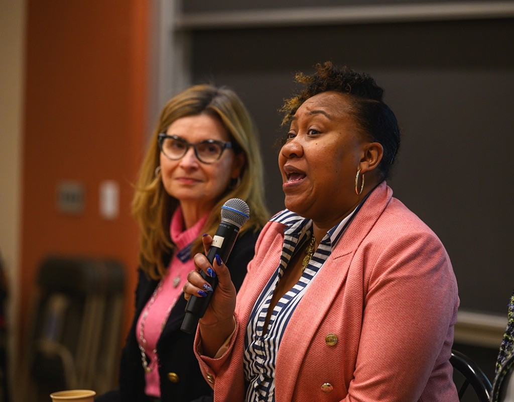 Sophomore Institute speaker presenting.