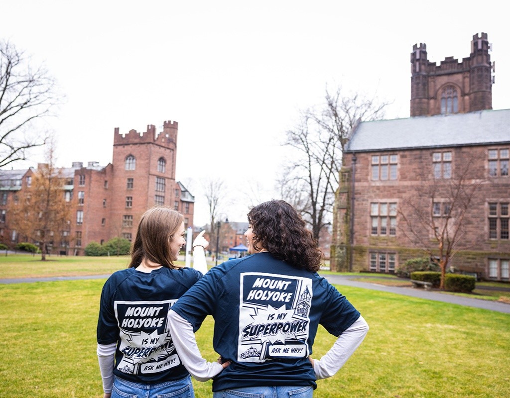 Student volunteers at Experience MHC! with shirts that read "Mount Holyoke is my superpower. Ask me why!" Photo by Jo Chattman.