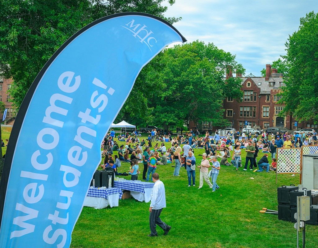 Mount Holyoke College New Student Orientation - Community picnic on Skinner Green