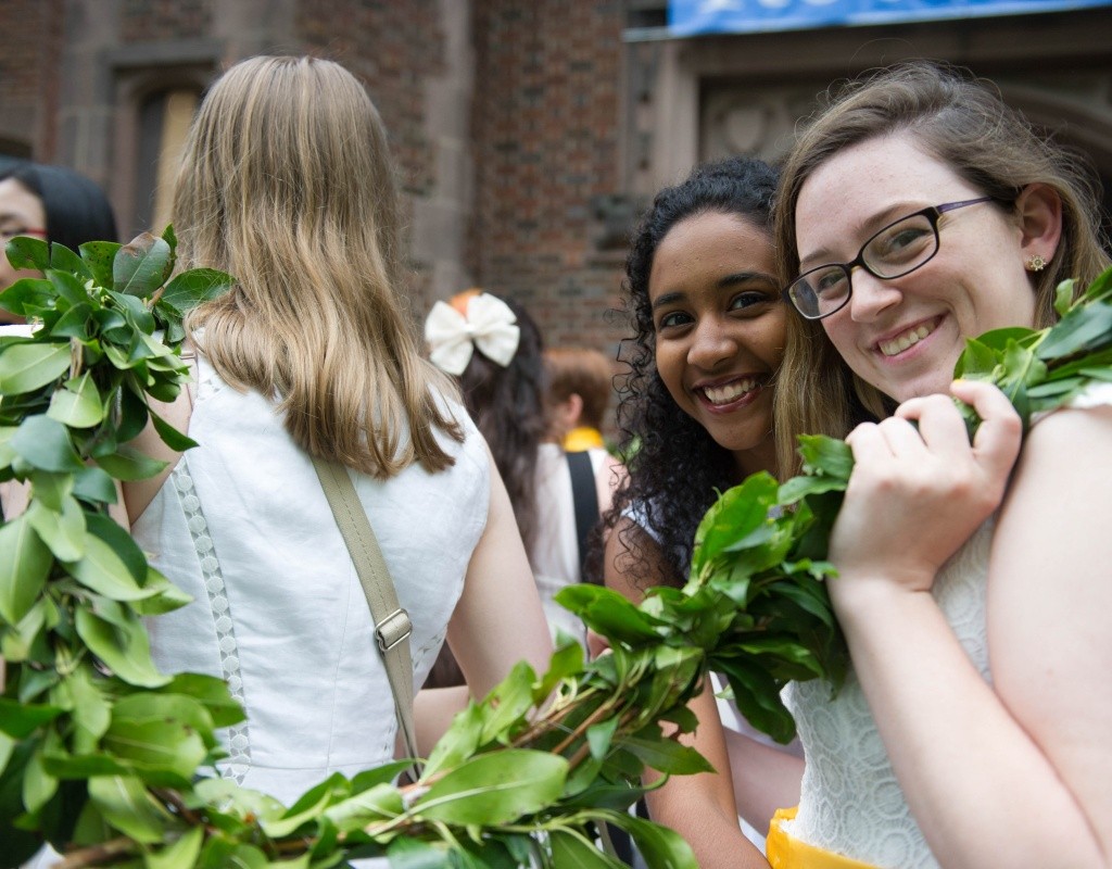 Students smiling as they carry the Laurel Chain