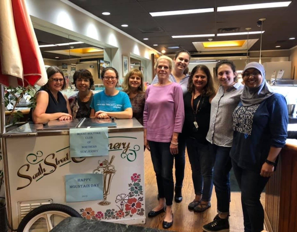 Alums celebrate Mountain Day 2022.