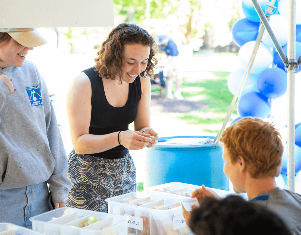 A student receives their key during move-in day 2022
