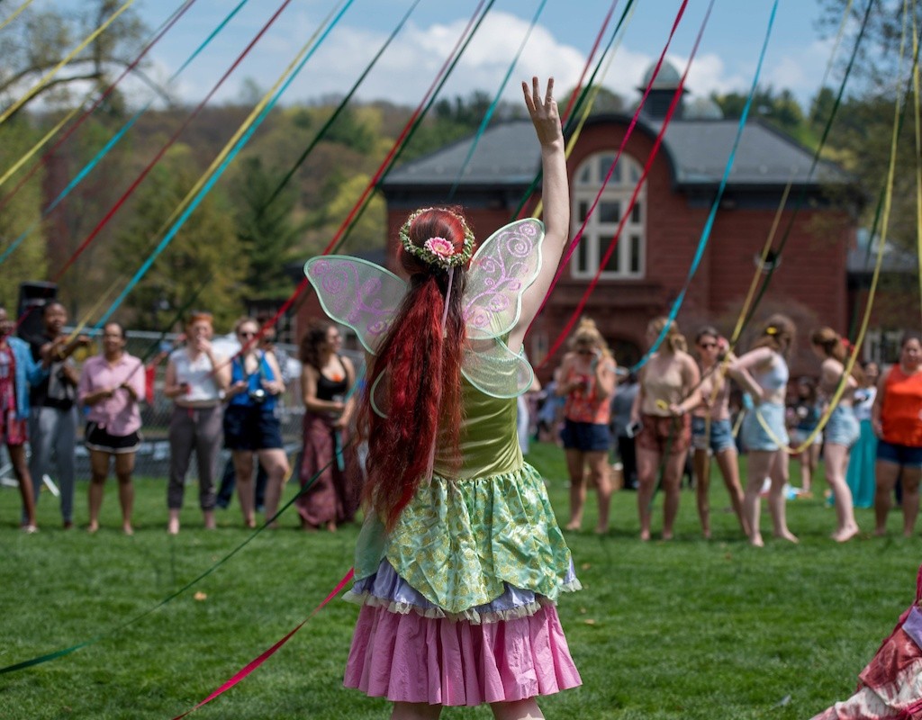 Students participating in the Maypole on Pangy Dat
