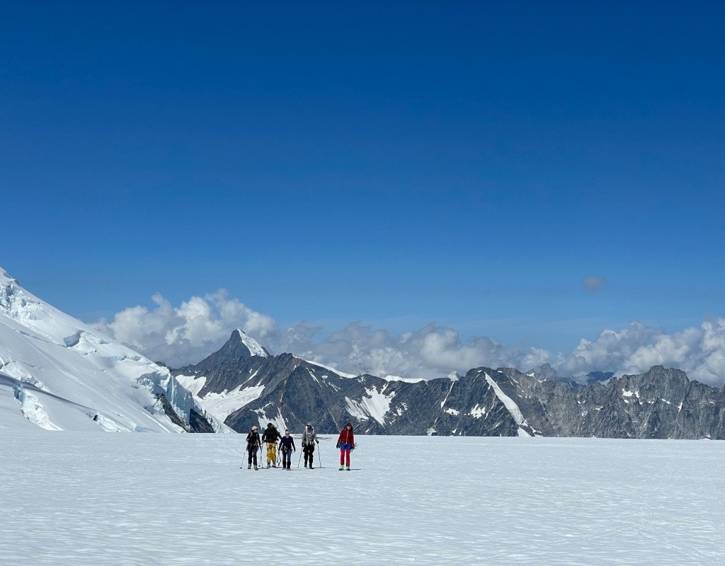 Bridget Hall ’24 and team ski to collect snow surface samples.