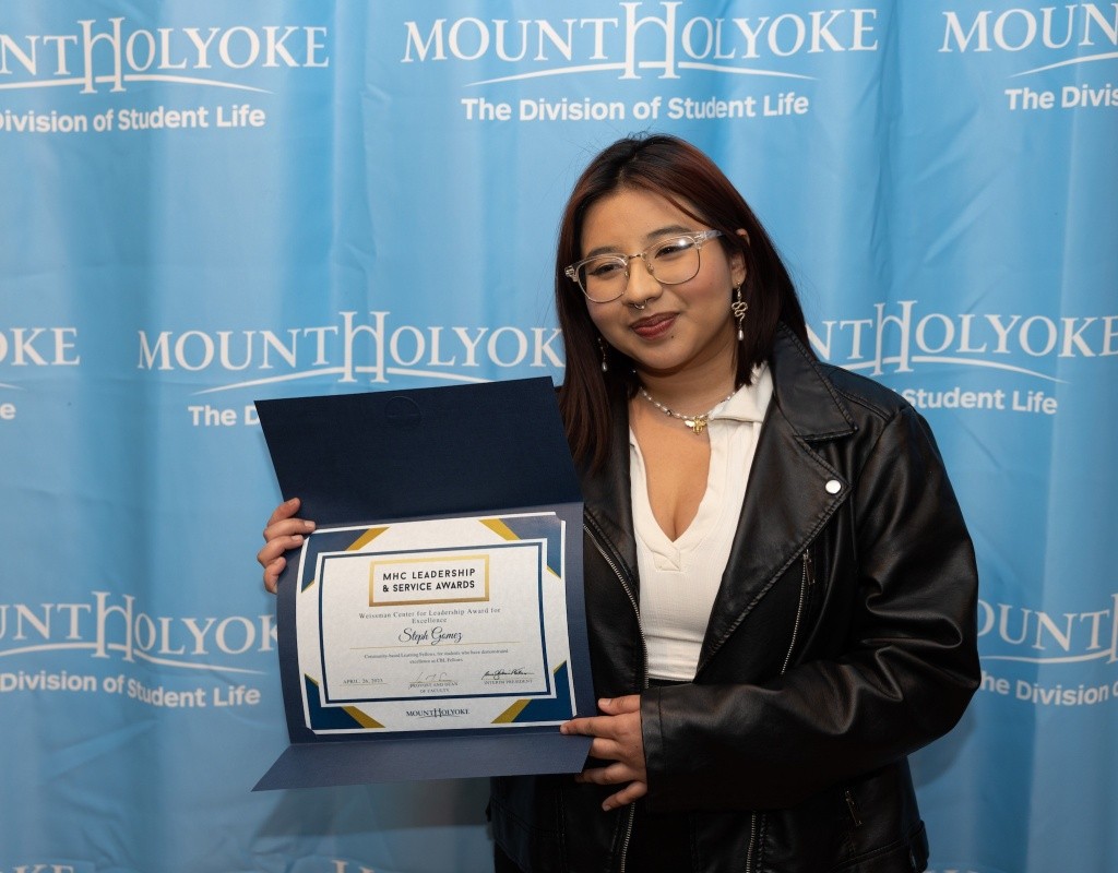 Steph Gomez with award