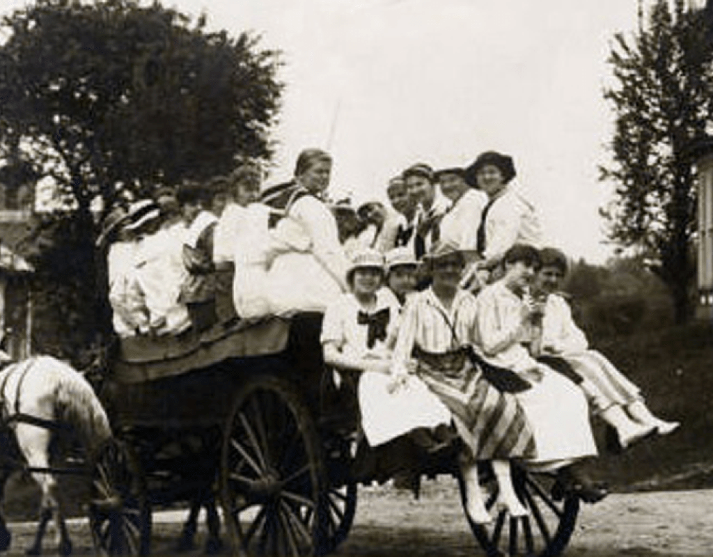 Mountain Day 1919 - Mount Holyoke College