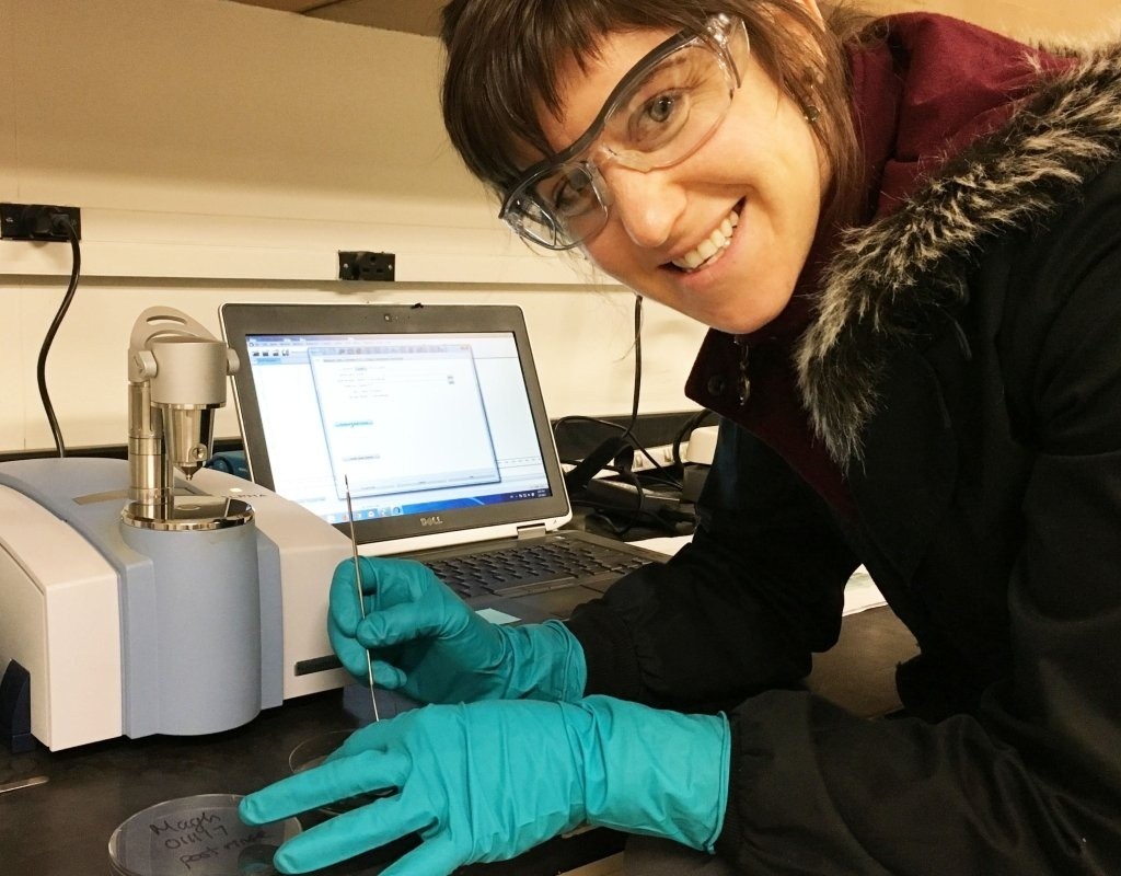 Bruker Optics Spectrometer at Mount Holyoke College