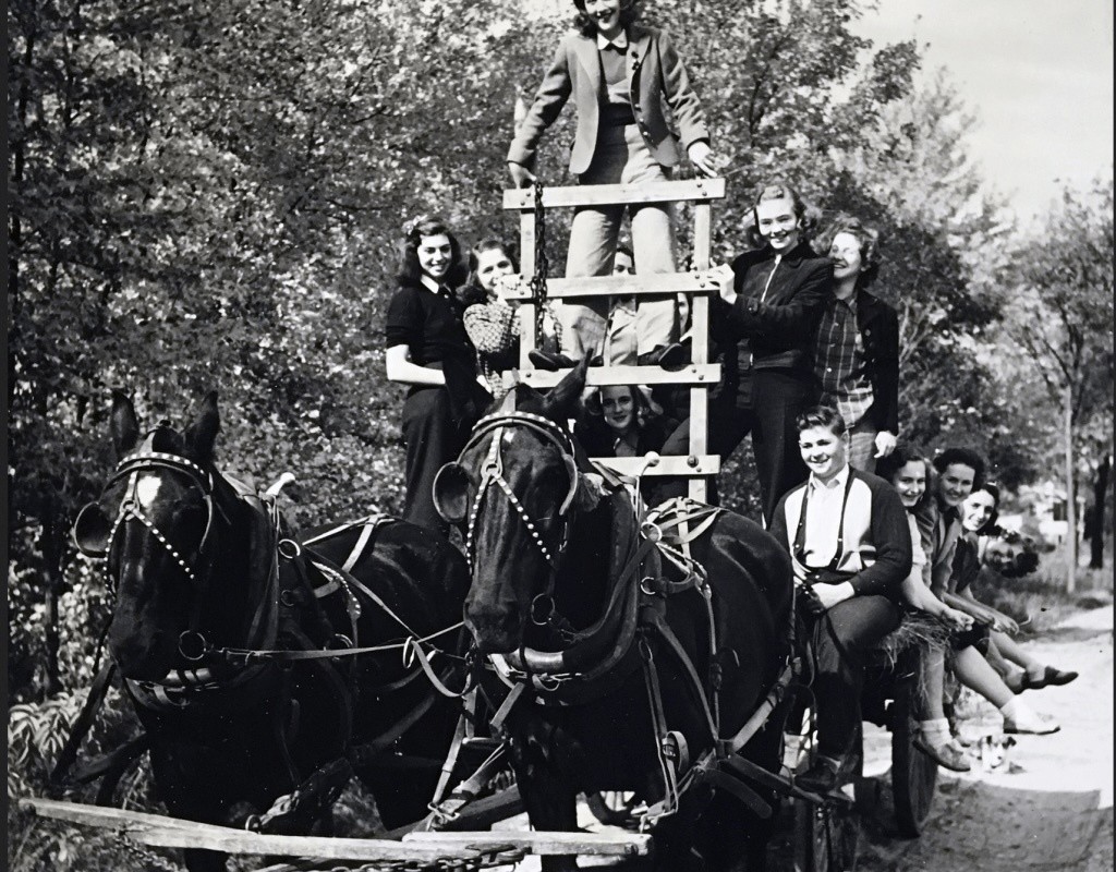 Mountain Day 1940's - Mount Holyoke College