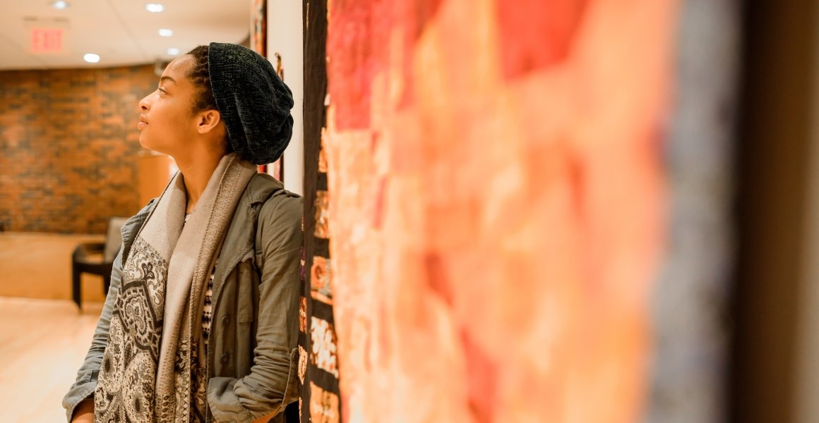 A student in the art museum gallery