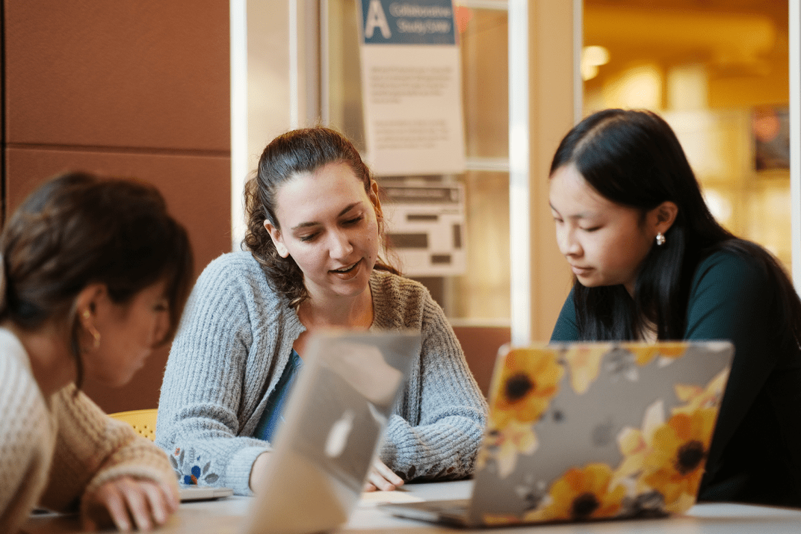 (l-r) Alena Isa '23, Rebecca Kilroy '23, and Nina Fulmer '24