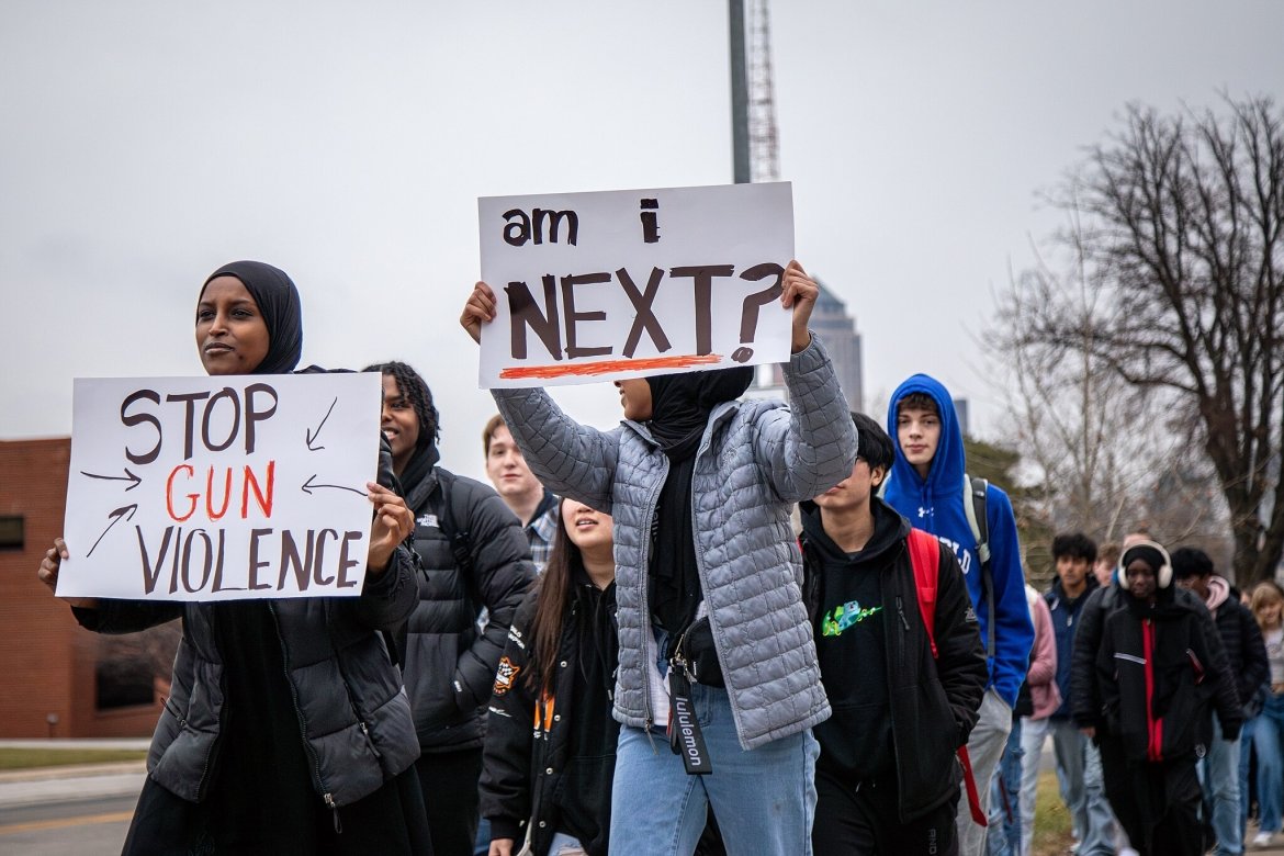 Students in Iowa protest gun violence. Image courtesy of Phil Roeder via Wikimedia Commons.