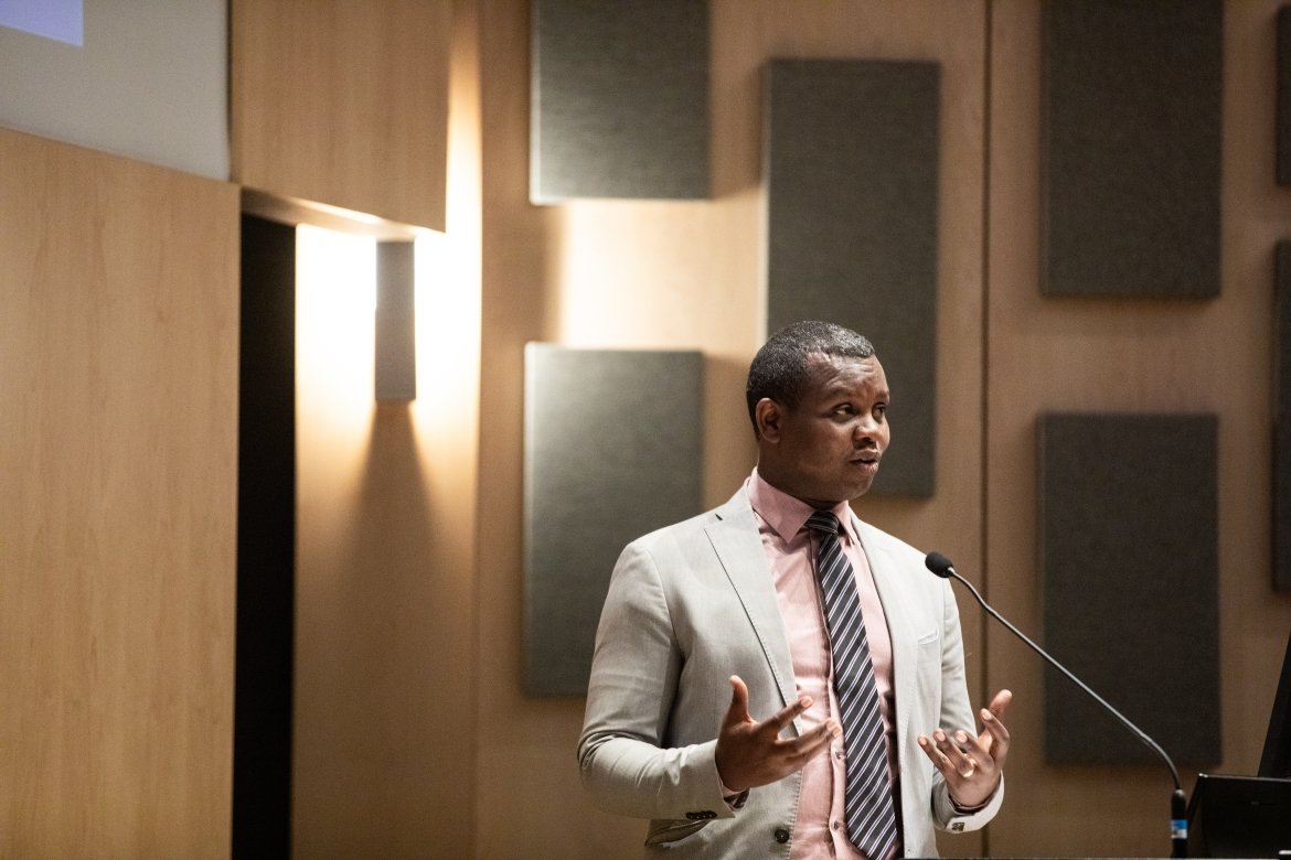 Freddy Mutanguha discusses the Rwandan genocide to the crowd at Mount Holyoke College.