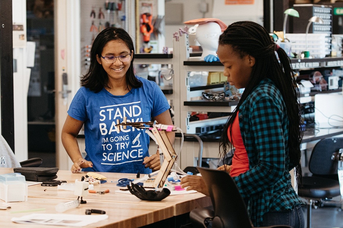 Students in the Fimbel Makerspace on Mount Holyoke's campus