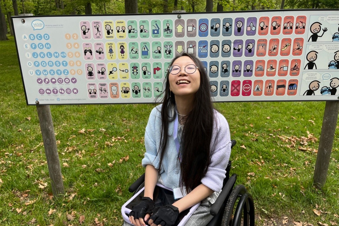 Earl Wren ’24, An AAC user in a manual wheelchair