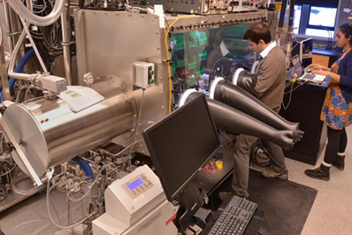 Husna Anwar ’15 works with Professor Alexi Arango in his solar-cell lab at Mount Holyoke College. Photo by Jerrey Roberts