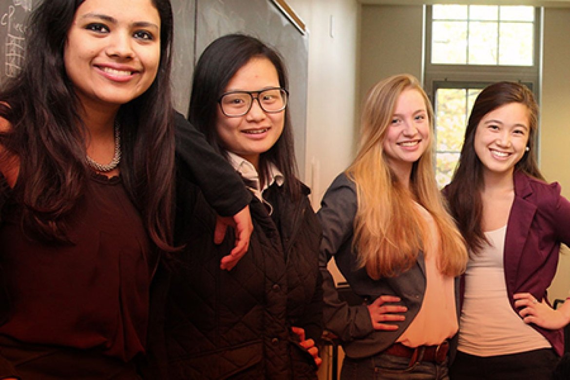 Computer science students in the cocurricular mentorship program Megas and Gigas.
