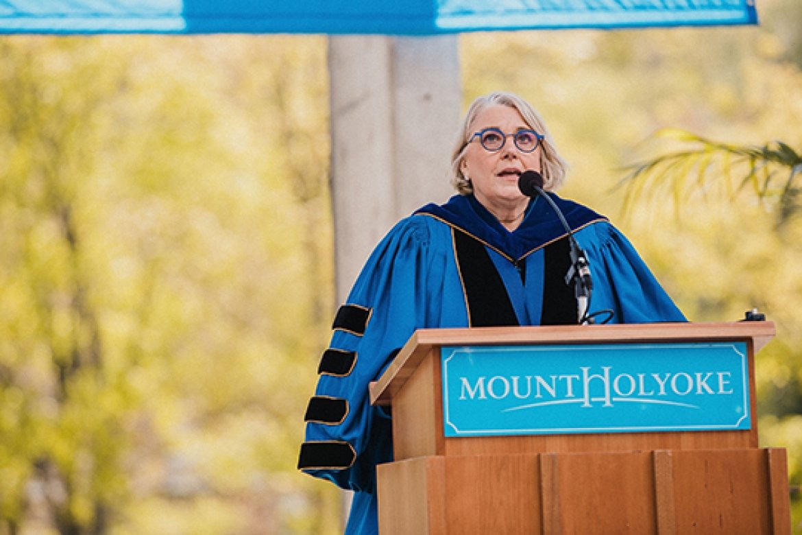 President Sonya Stephens addressed the graduates of 2021 onstage.