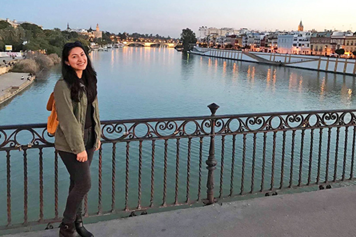 Vanessa Rodriguez ’18, a first-generation college student, spent her spring semester junior year in Spain, where she studied journalism, practiced her Spanish and worked in an impoverished community.