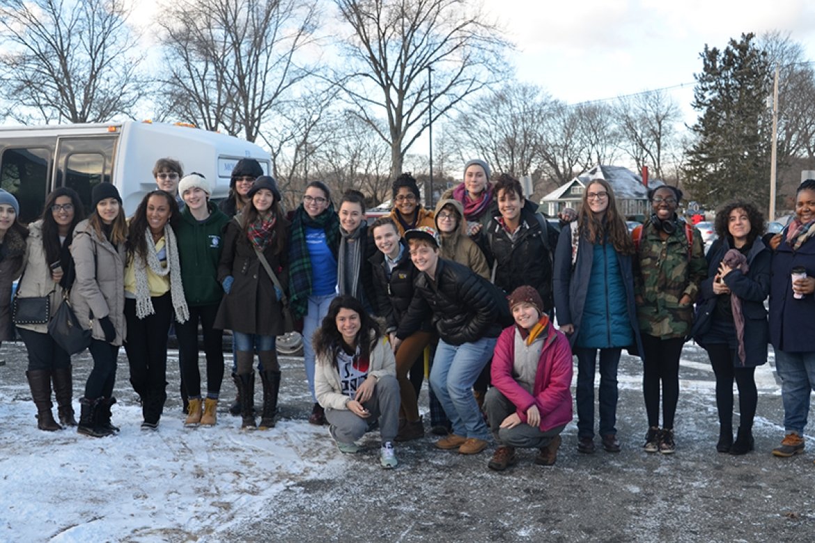 Mount Holyoke College students at Bag the Community 2016. Photo by Rosa Cartagena ’16.