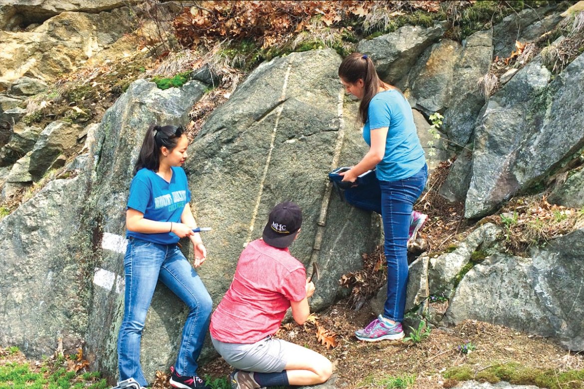 Louisa Radar '18, Clarissa Leight '18, and Laura Breitenfeld '17 on the cover of GSA Today.