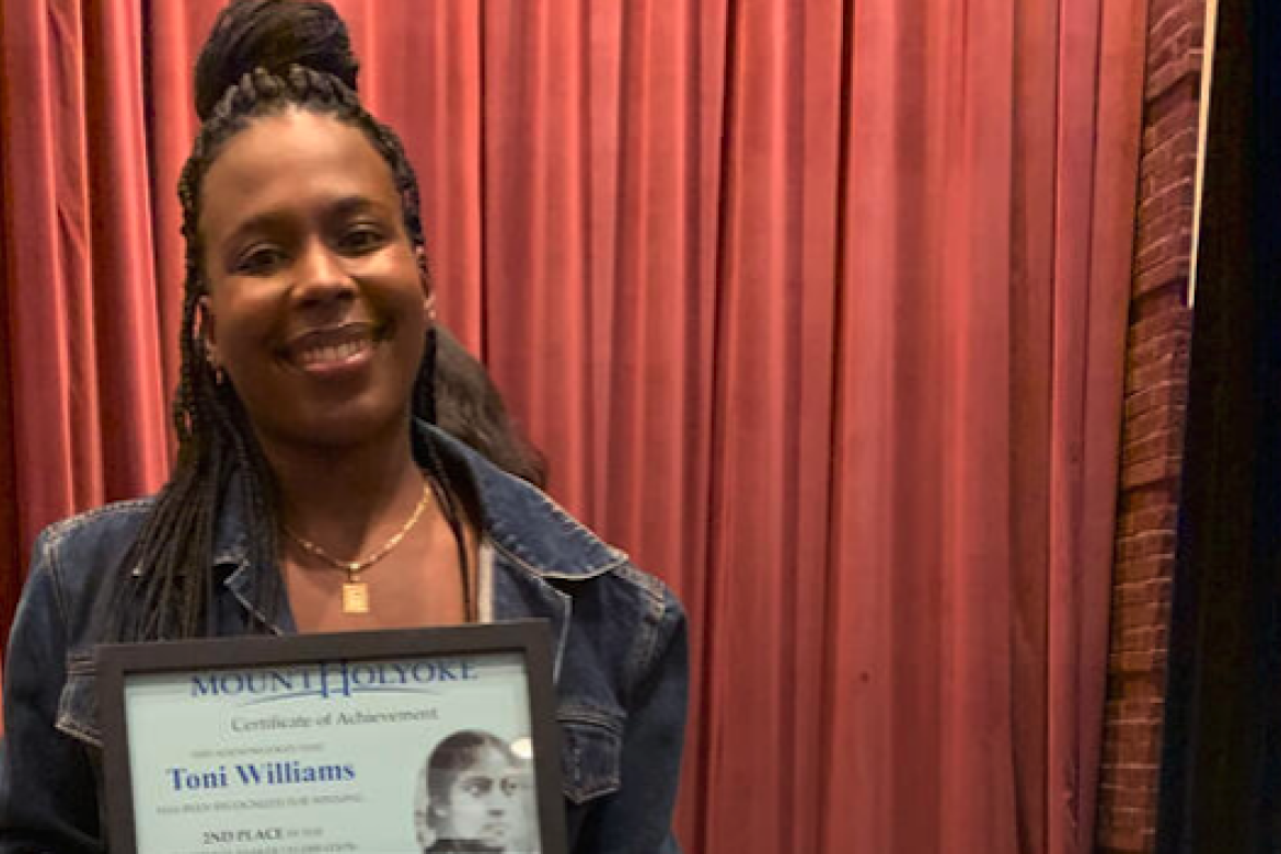 Toni-Ann Williams ’23 receives her award during the 2019 Hortense Parker Celebration