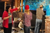 Kirsten Moffet ’90 discusses the restoration of glass tiles by Louis C. Tiffany with conservators at the Park Avenue Armory.