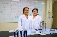 Kelly Aja ’27 (left) and Kimberly Dominguez ’27 will work together in the Schwartzer Lab.