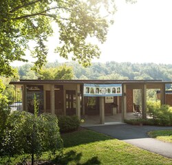 Eliot House, 2017 in Spring.