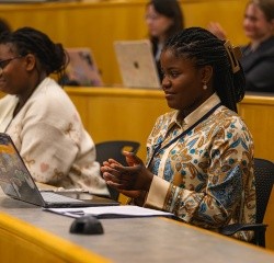 Student claps during a presentation at the Sophomore Institute 2025