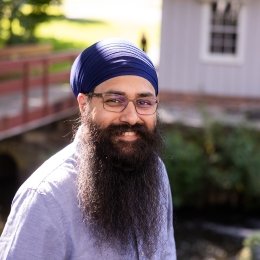 Balbir Singh on the Mount Holyoke Campus in 2023. Photo by Joanna Chattman.