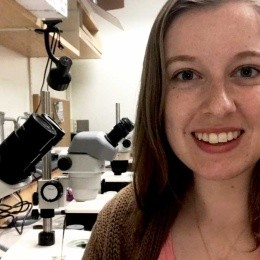 Felicity Emerson ’17 in a lab