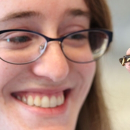 Jessica Espinosa ’15 holds a crab used in her research. Photo by John Martins.