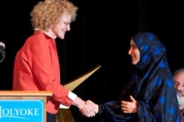 Senia Bachir-Abderahman ’10 receiving the Global Engagement Award