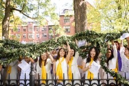 Seniors draping the laurel around Mary Lyon's grave