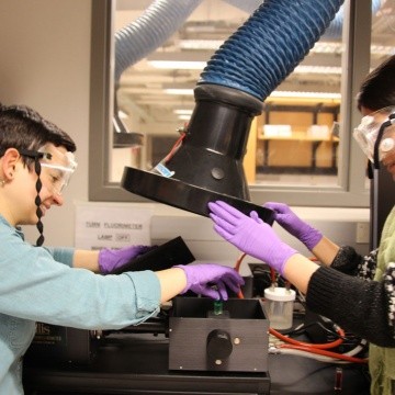 Chemistry students using Fluorescence Spectroscopy