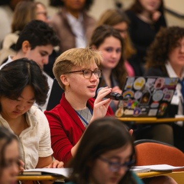Student asking a question at the Sophomore Institute at Mount Holyoke College