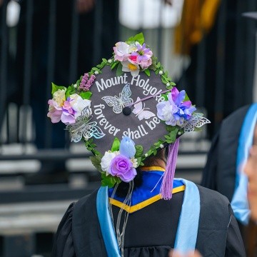 Mount Holyoke student decorated their mortarboard with the words Mount Holyoke Forever Shall Be and flowers