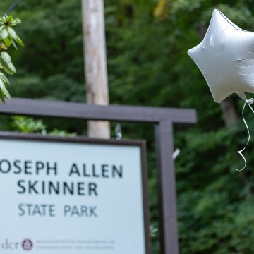 Joseph Allen Skinner State Park sign with blue star and white heart shaped balloons