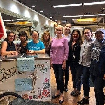 Alums celebrate Mountain Day 2022.